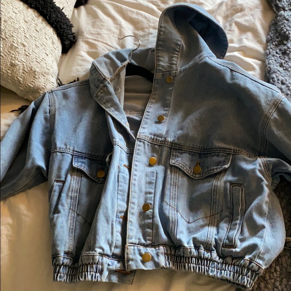 Cropped hooded Jean jacket